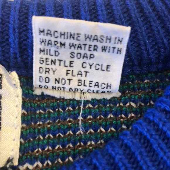 Vintage Design Zone Sweater - Picture 5 of 5